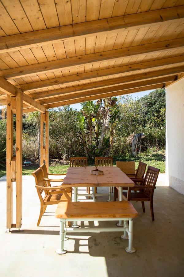 Mera Beachfront House - ファラサルナ エクステリア 写真