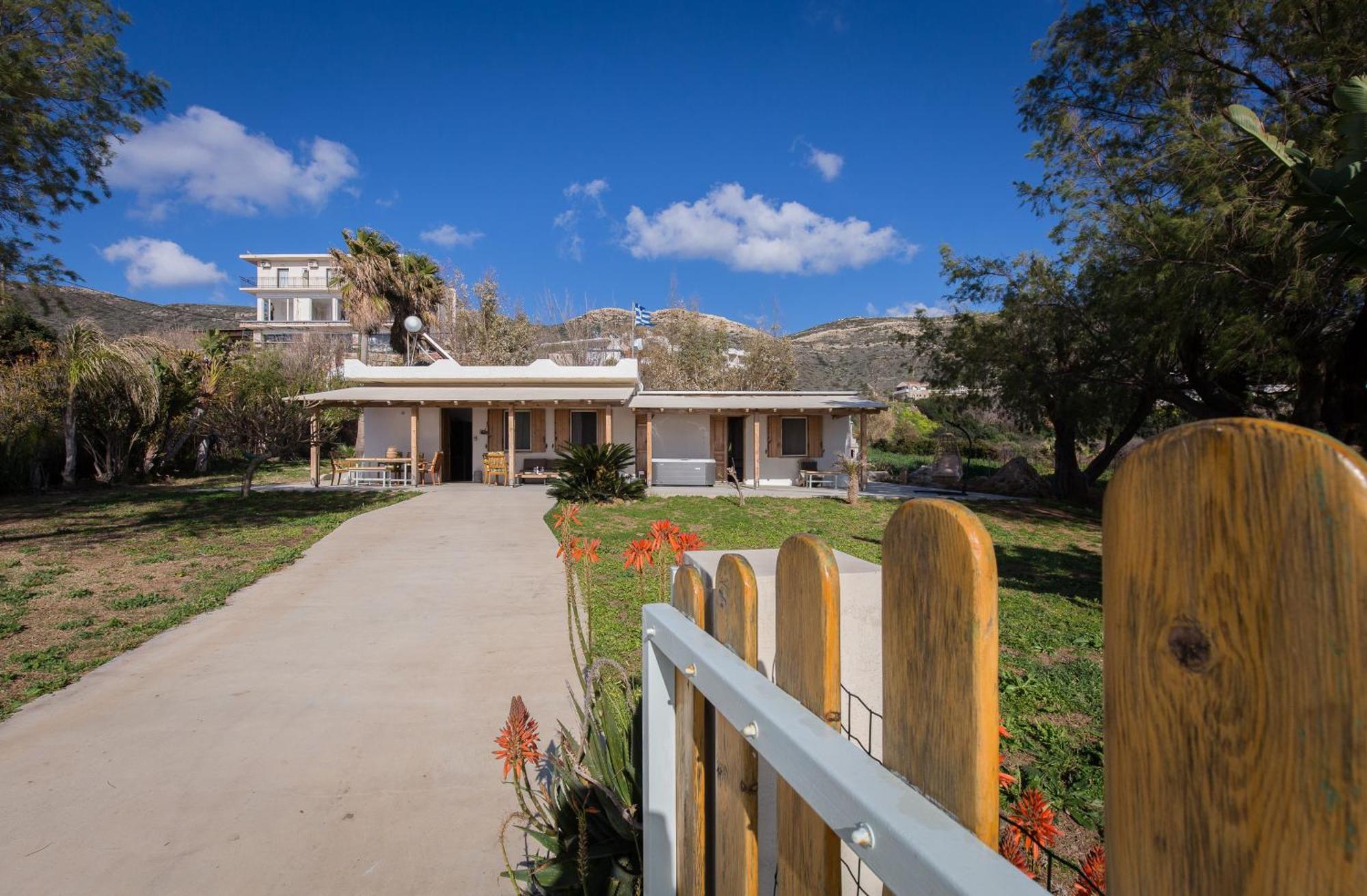 Mera Beachfront House - ファラサルナ エクステリア 写真